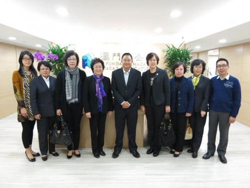 圖2：本會與婦聯就興建婦聯學校新校舍交換意見