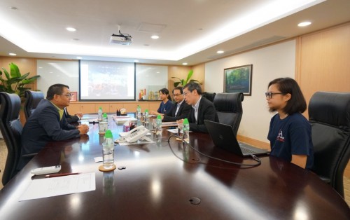 聖公會澳門蔡高中學陳志君校長向本會吳志良主席匯報參賽情況