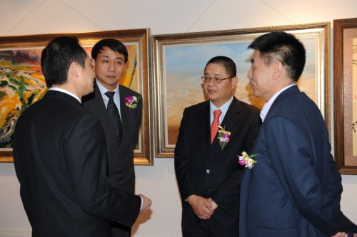 嘉賓與四川代表團領導交流