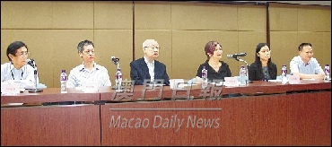 Os responsáveis da Fundação Macau e do Diário de Macau estiveram presentes na palestra.