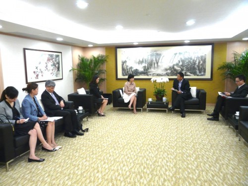 Pansy Ho visitou a Fundação Macau para apresentar o 1.º Fórum da Economia de Turismo Mundial