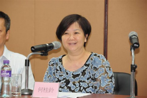 Eliza Ho, Membro do Conselho de Administração da Fundação, partilhou as experiências com os alunos