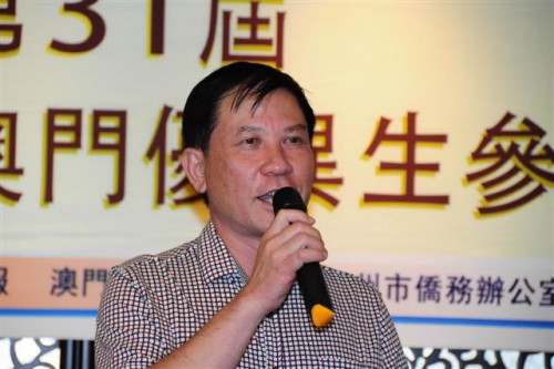 Sr. Liu Pingwei, Chefe da Divisão da Cultura, Educação e Divulgação do Gabinete para os Assuntos dos Chineses Ultramarinos de Guangzhou preferiu as palavras durante o jantar-convívio