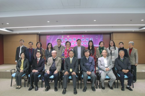 Foram convidados alguns críticos de literatura do Interior da China para falarem sobre as obras literárias de Macau