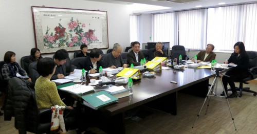 O Professor Dai Dingcheng, responsável pela equipa da edição “Colectânea das Canções Populares Chinesas – Tomo de Macau”, apresentou ao Júri o andamento desta edição