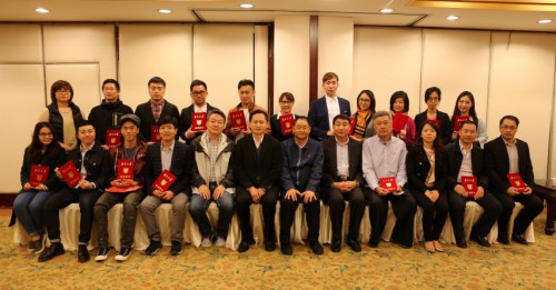 研修班學員與主辦方代表一同合影