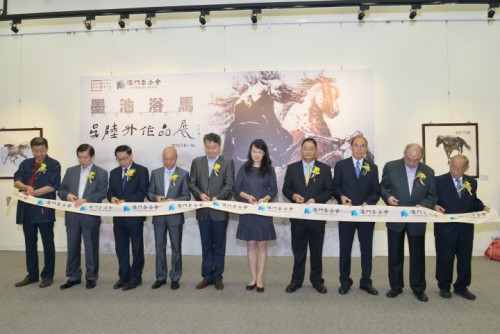 Foi inaugurada a Exposição “Cavalos Banhados a Tinta – Obras de Wu Lusheng”, integrada no Projecto de Promoção de Artistas de Macau
