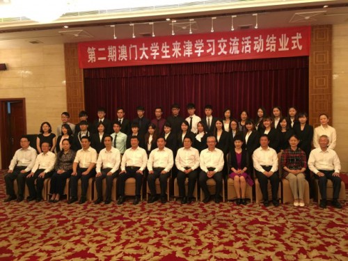 學員與主禮嘉賓合照