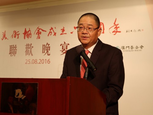 O Dr. Wu Zhiliang, Presidente do Conselho de Administração da Fundação Macau, proferiu um discurso no jantar de convívio.