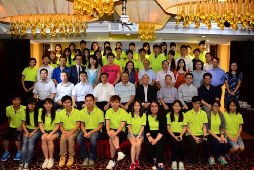 嘉賓與第卅四屆優異生合照