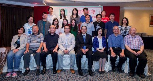 《2015年度澳門文學作品選》新書首發　逾百作者聚首一堂共話文學