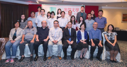 新詩卷作者與嘉賓、編委會成員合影留念