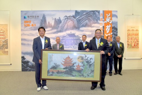 Oferta de uma obra para ser coleccionada pela FM