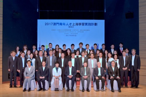 嘉賓與學生合照