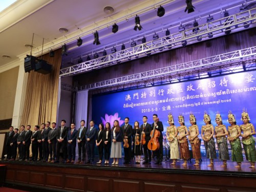 千人匯匯員表演成員與其他表演者一同謝幕   