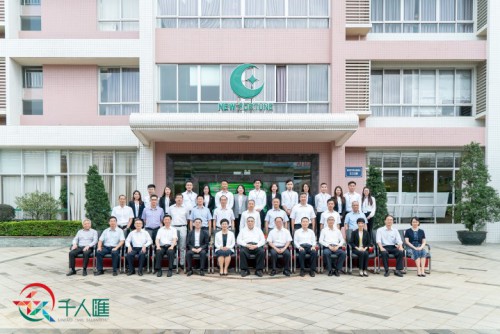 行政長官、特區政府代表團相關領導及江門市領導與「千人匯」匯員合照