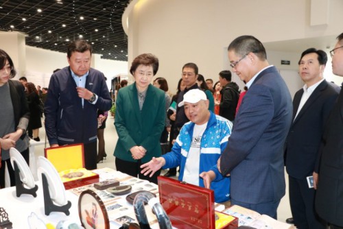 參觀項目執行機構的作品展示