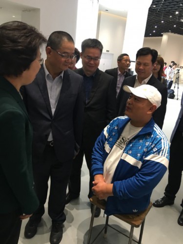 與殘疾人手工藝者交流