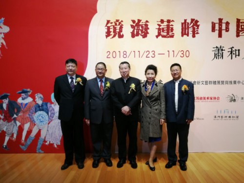 吳主席與畫家合影留念