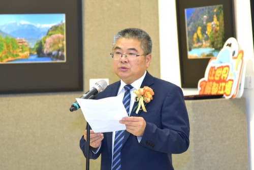 政協都江堰市委員會副主席嚴代雄致辭