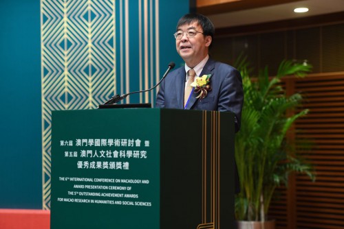 O editor executivo principal da Social Sciences in China Press, Wang Limin, proferiu um discurso.