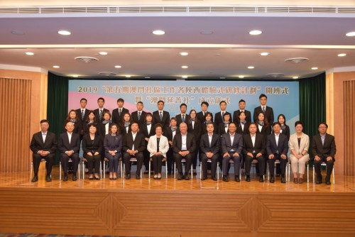 主禮嘉賓與延菁社理監事合照