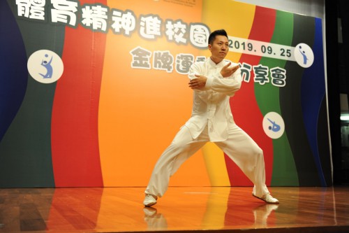 武術冠軍柴雲龍表演太極拳