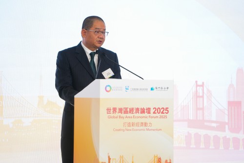 全國政協文化文史和學習委員會副主任、澳門基金會行政委員會主席吳志良致辭